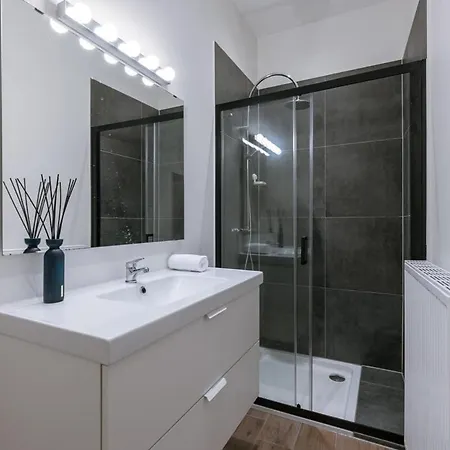 With Courtyard In Top Location In Ghent