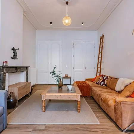 With Courtyard In Top Location In Ghent